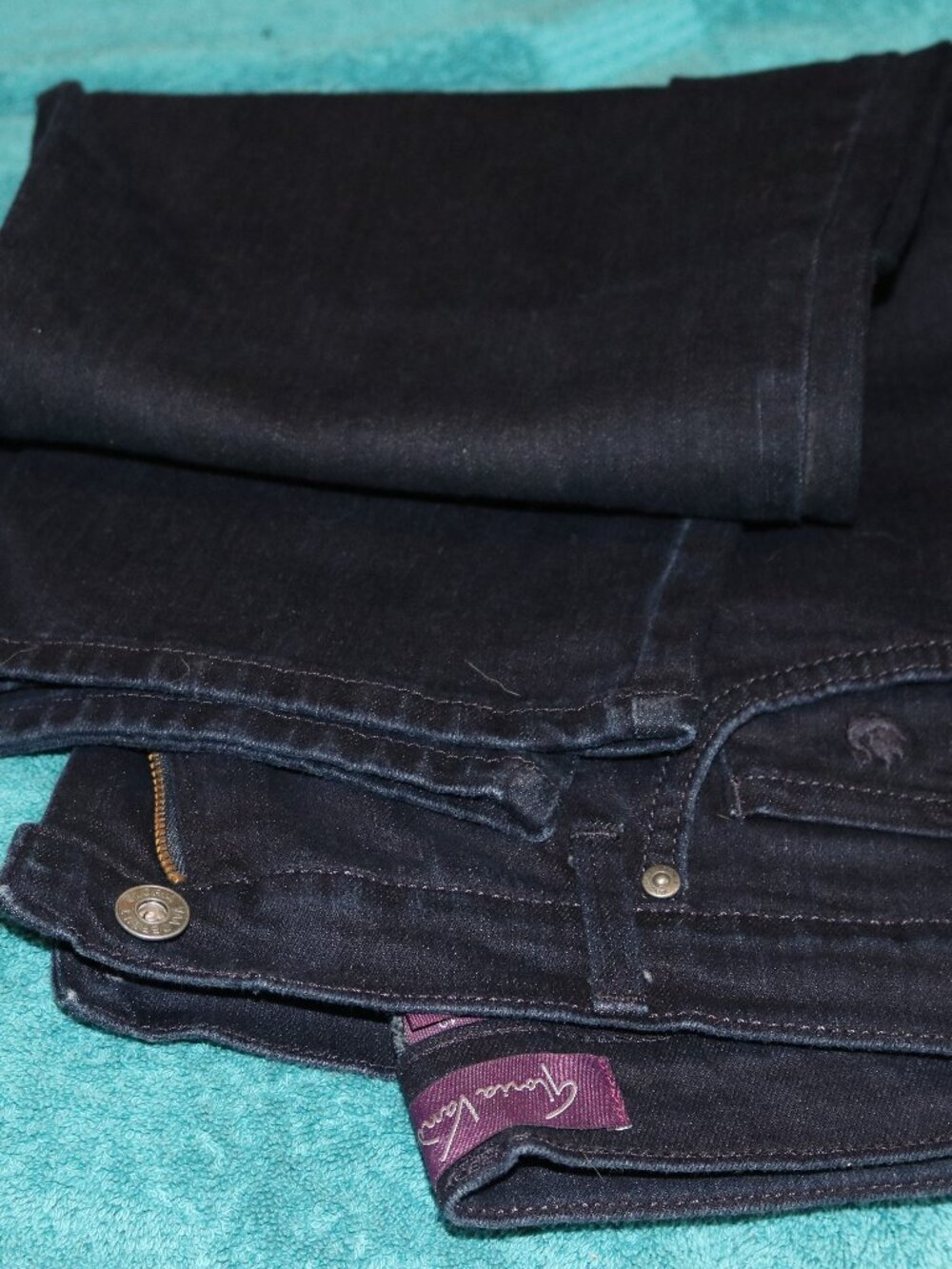 Women's Gloria Vanderbilt Amanda dark wash jeans. size 12. New.